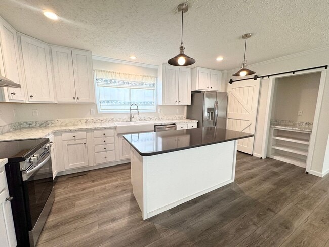 Building Photo - 720 S Edenton Rd St