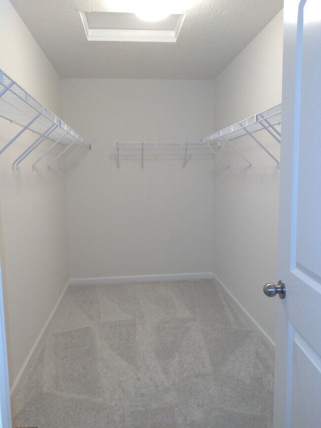 Building Photo - 410 Cottontail Ct
