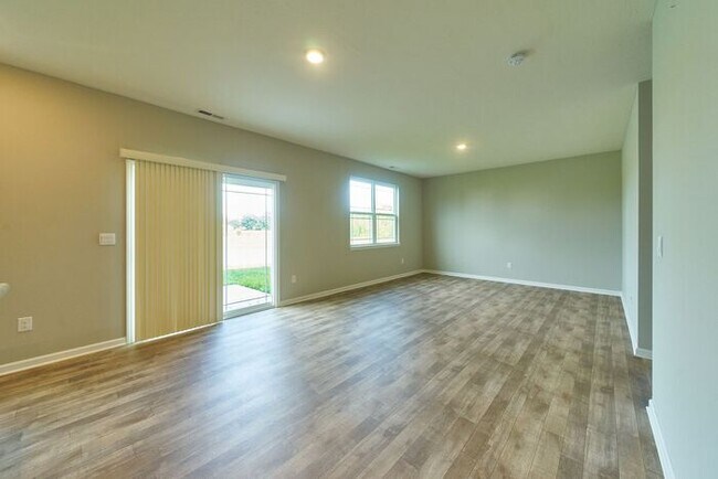 Building Photo - 4 Bedroom at Trotter's Landing in Camby With Pond View!
