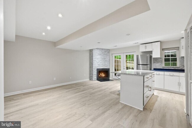 Building Photo - 8562 Tyrolean Way