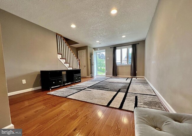 Building Photo - 937 Grant Rd