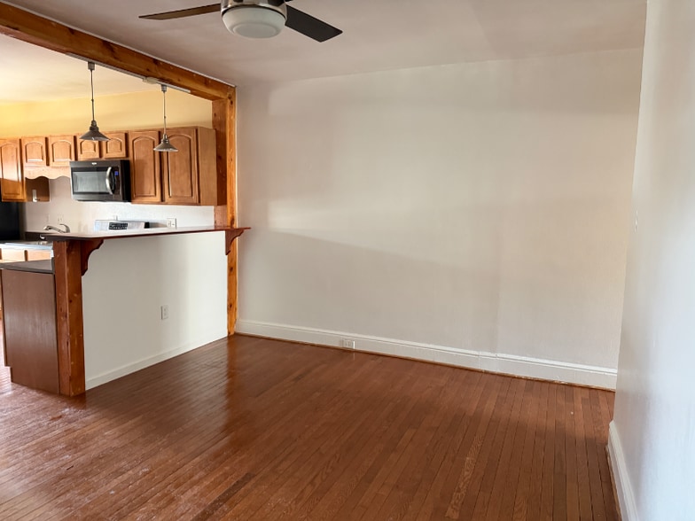 Building Photo - 433 N Pine St