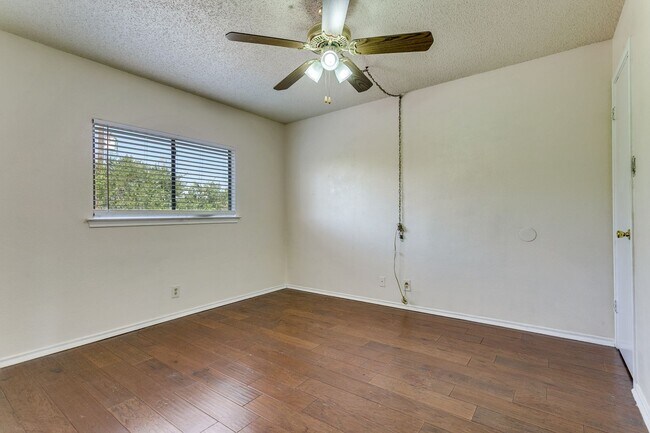Building Photo - 3-BEDROOM HOME IN CANDLEWOOD PARK
