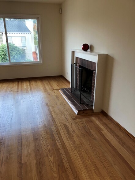 living froom - 124 Dellbrook Ave