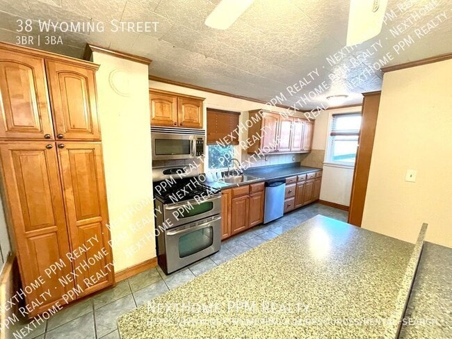 Building Photo - 38 Wyoming St