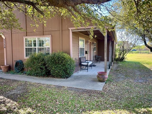 Building Photo - 335 E Donna Dr