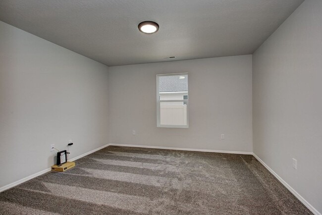 Building Photo - The 3 bedroom, 2 bedroom home also has a f...