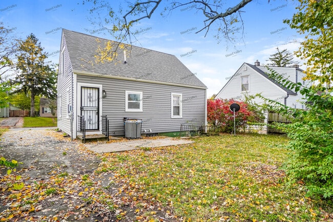 Building Photo - 2468 Meredith Dr