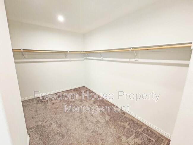 Building Photo - 3821 E Weld Ave