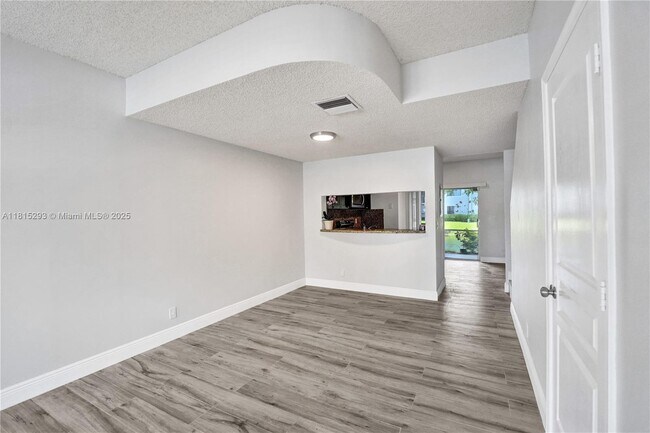 Building Photo - 16607 Hemingway Dr