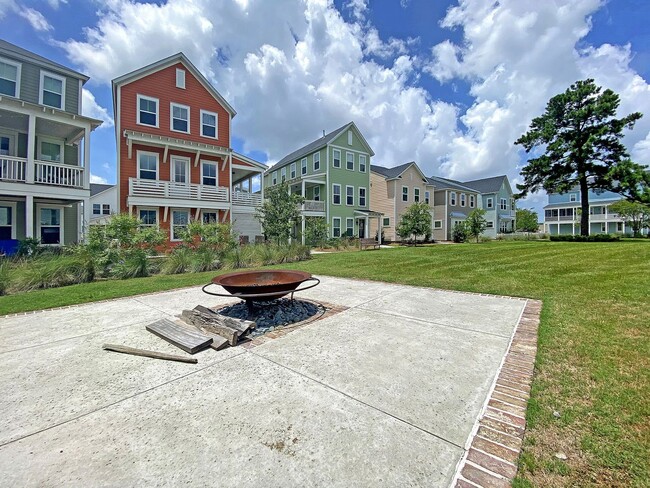 Building Photo - Modern Living in Vibrant Park Circle