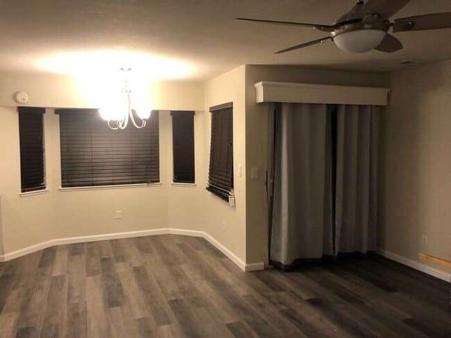 Building Photo - Tracy Gorgeous Renovated 4 Bedroom 2.5 Bat...