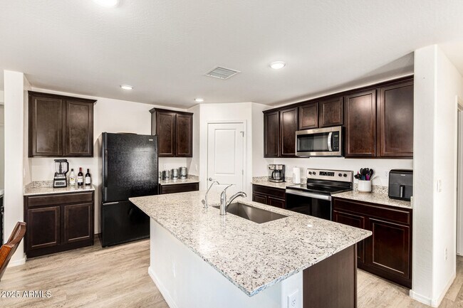 Building Photo - 1532 E Inouye Dr