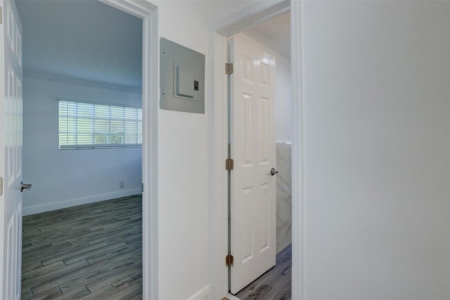 Building Photo - 4609 Bougainvilla Dr