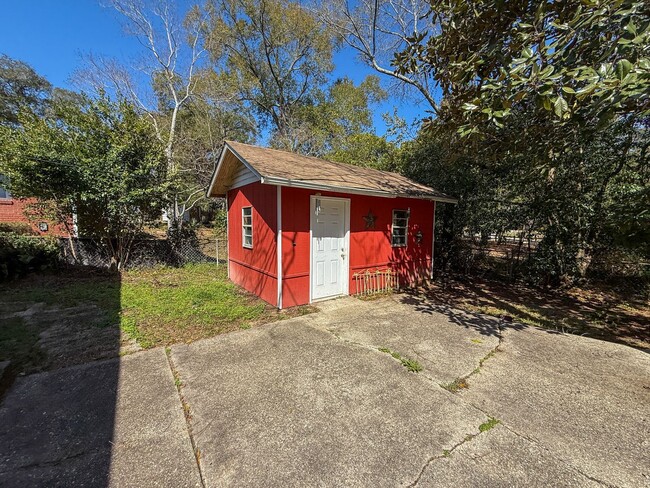 Building Photo - 3 Bedroom 2 Bath Home for Rent in Pensacola!