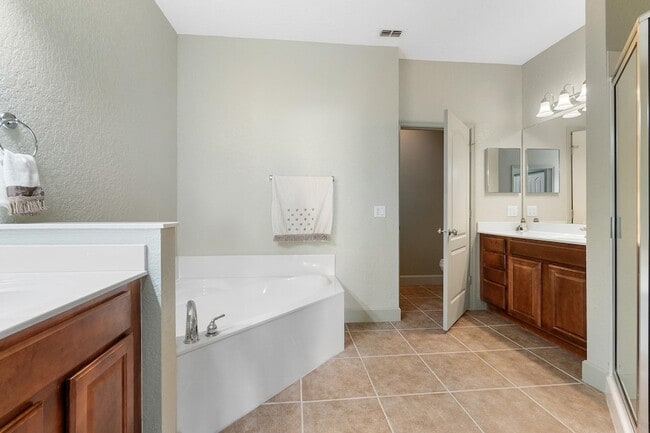 Building Photo - 136 Casa Bella Ln