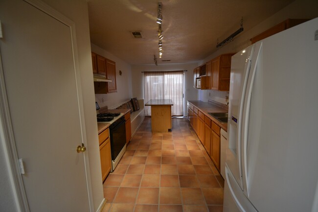 Building Photo - 5901 Camino de la Luna NW