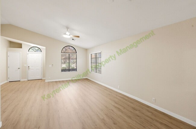 Building Photo - Charming Gilbert Home with Spacious Living & Prime Location