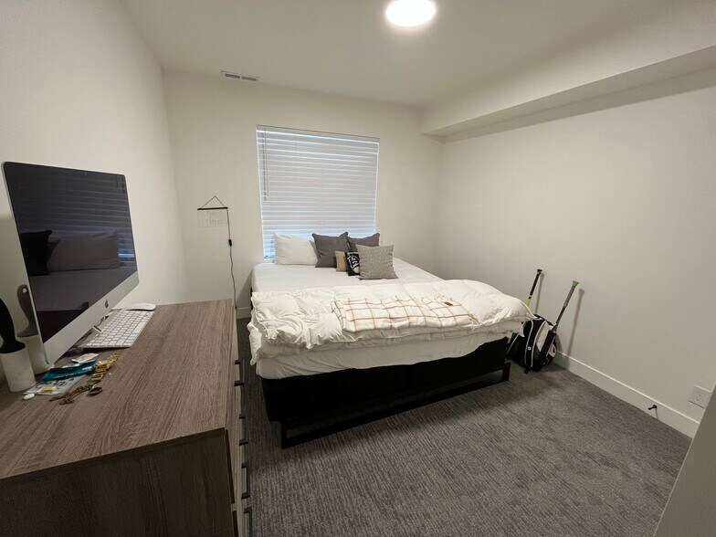 Bedroom - 242 W 580 S