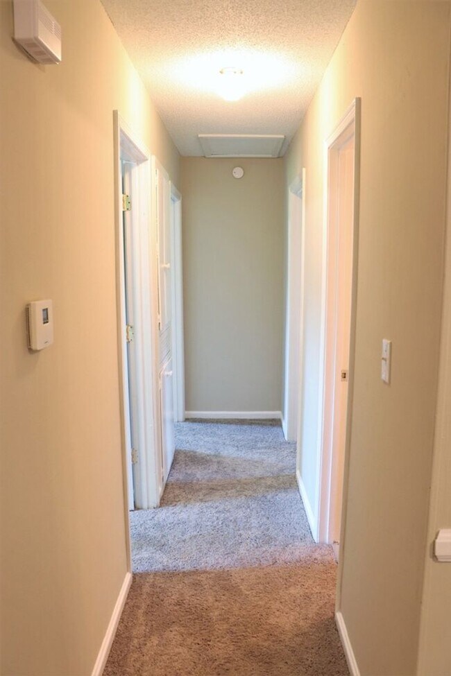 Building Photo - Handsome  3-bedroom ranch home!