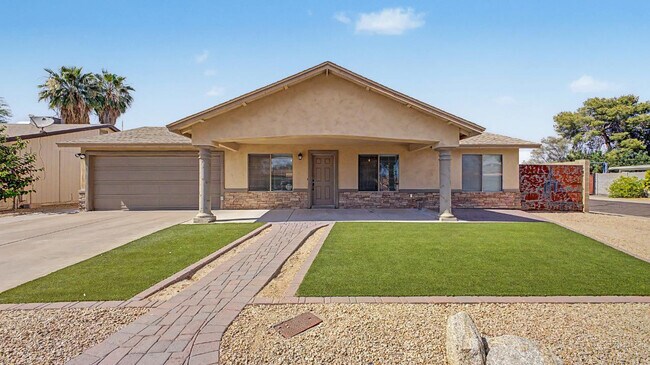 Building Photo - 4048 E Dahlia Dr