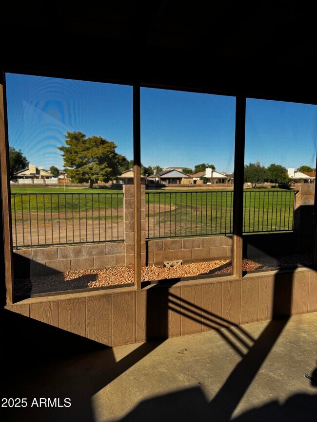 Building Photo - 10830 W Diana Ave