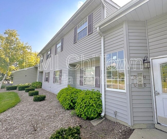 Primary Photo - 8 Gant Cir