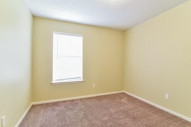 Building Photo - 22530 Heather Way Ct
