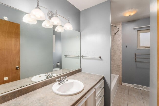 Building Photo - 724 Drummond Ct