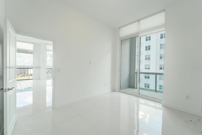 Building Photo - 7910 Harbor Island Dr