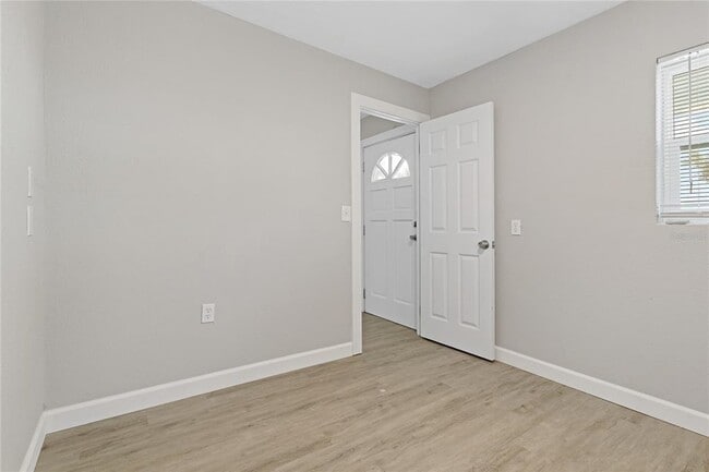 Building Photo - 8441 Bayshore Dr