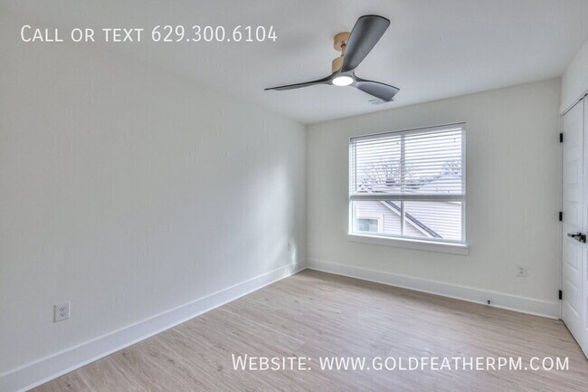 Building Photo - 402B E Trinity Ln-