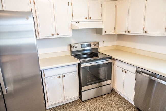 Building Photo - 912 Plato Ave