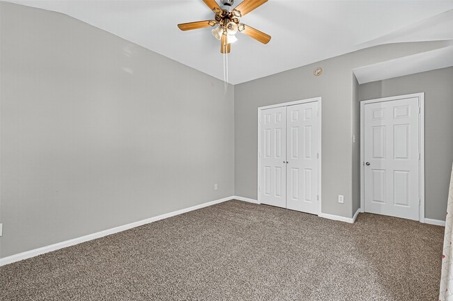 Building Photo - 2111 Castle Gardens Ln