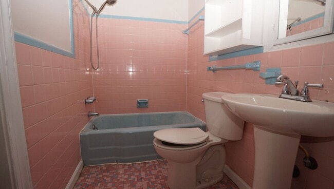 Building Photo - 14 Tallman St