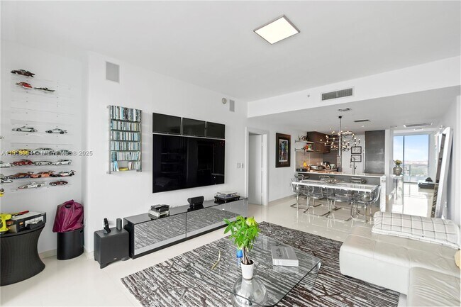 Building Photo - 900 Biscayne Blvd