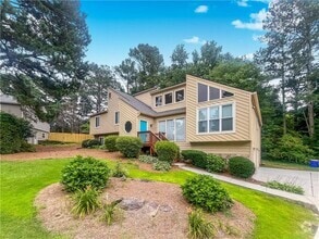 Building Photo - 2010 Shadow Bluff Ct NE