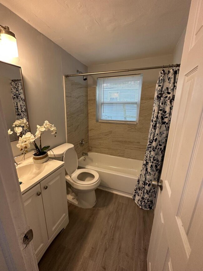 Building Photo - 3 bedroom in Jacksonville FL 32208