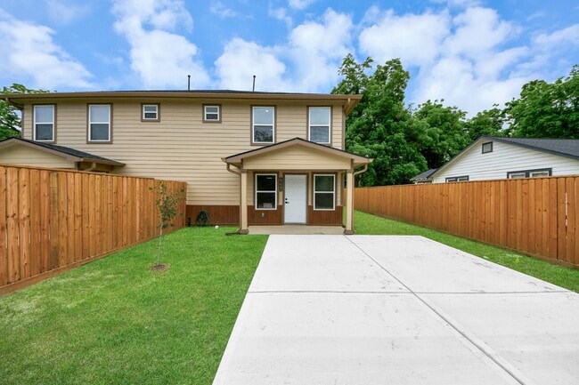 Building Photo - 2430 Dolly Wright St