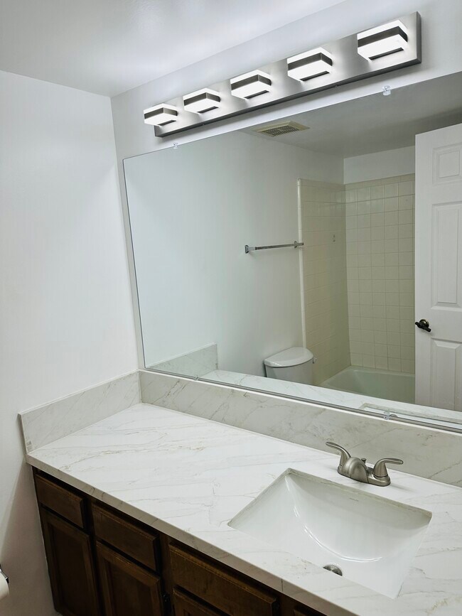 Building Photo - 1449 E Highland Ave