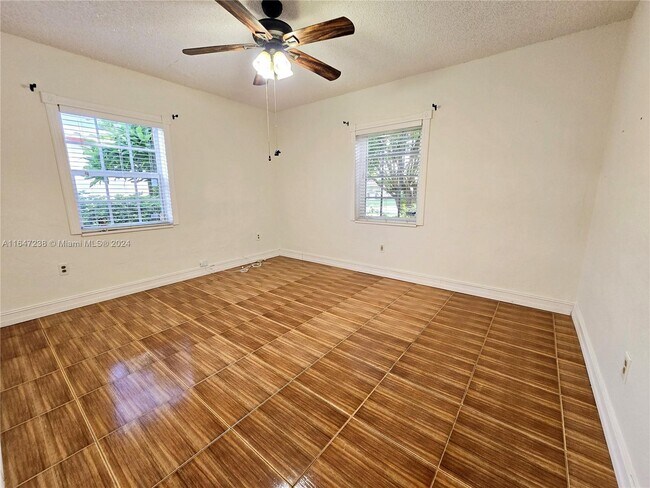 Building Photo - 18441 NE 20th Pl