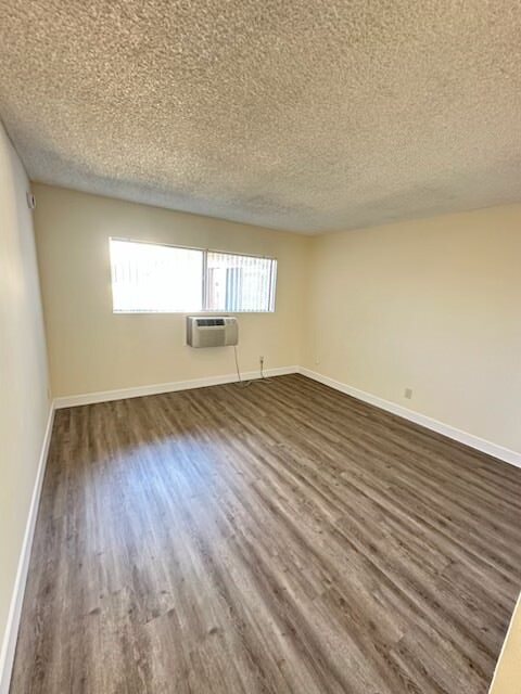 Building Photo - 6310 Hazeltine Ave