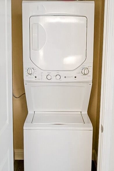 Building Photo - 12701 N Pennsylvania Ave