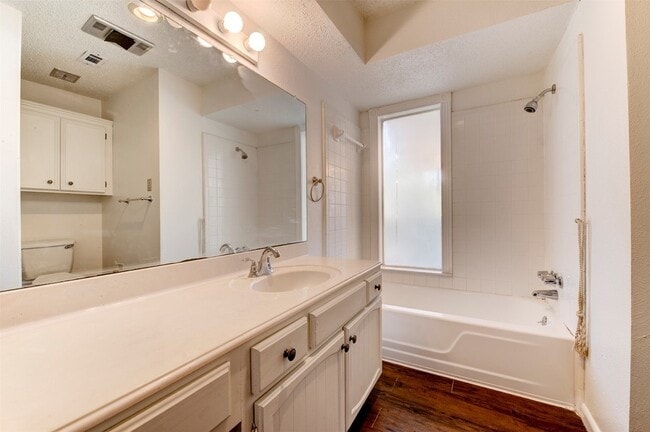 Building Photo - 2137 Casa Rio Cir