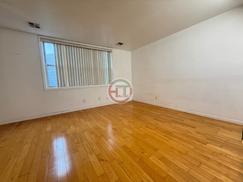 Building Photo - 227 Admiral Ln