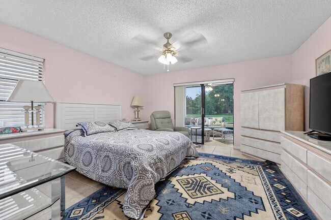 Building Photo - 6220 Kings Gate Cir