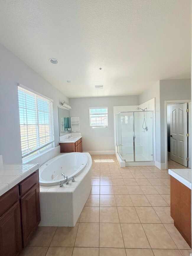 Building Photo - 850 Monterey Ct