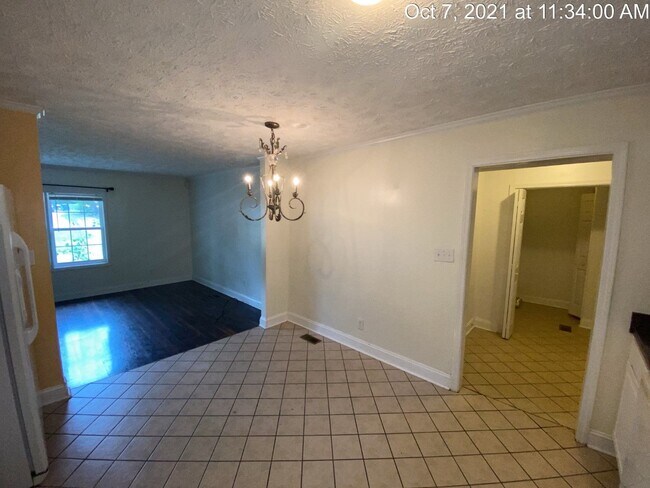 Building Photo - 1005 Sandalwood Dr