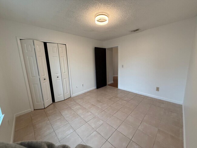 Building Photo - 11765 White Horse Rd