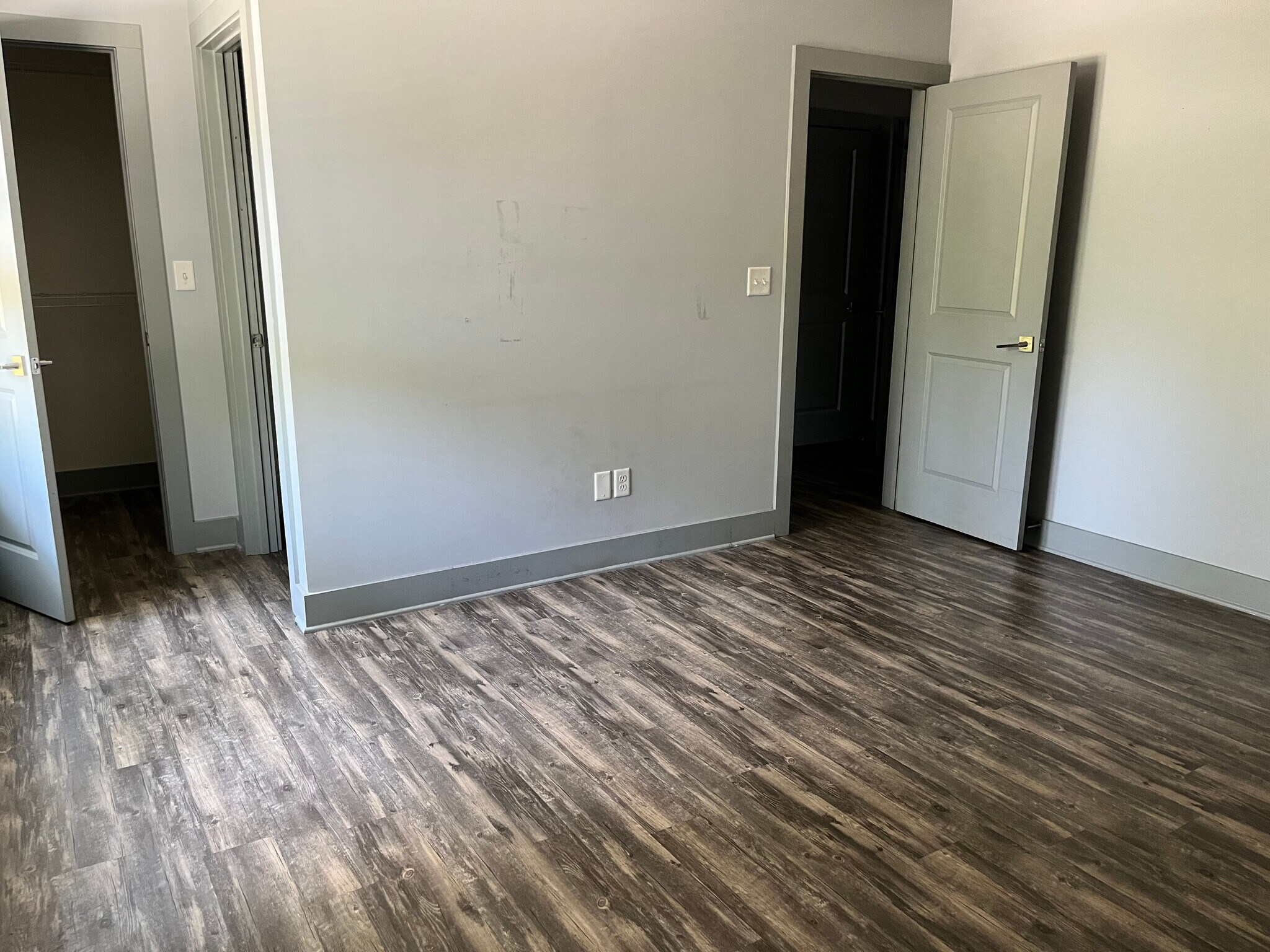 (B) one of hte spacious berooms with a large closet and private bathroom - 202 Dixie Ave